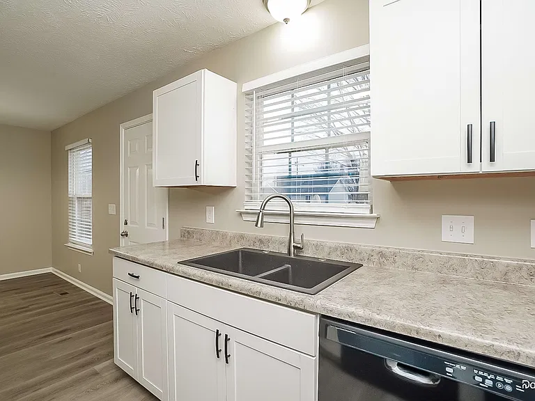 2619 Lincoya Dr — Photo 3