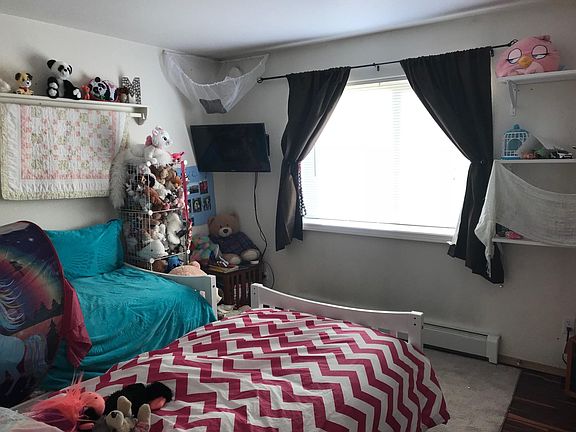 bedroom 2 w/ walk-in closet