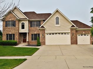 906 Spruce St, Sugar Grove, IL 60554