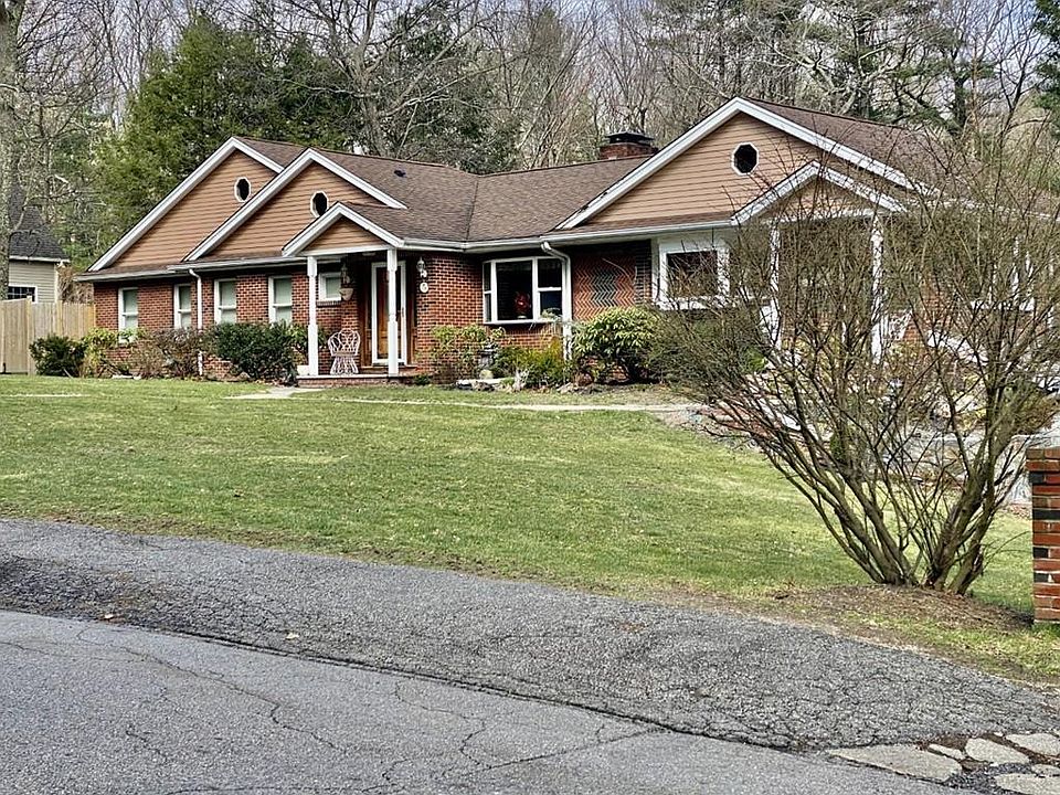 2nd image of 10 Osage Rd