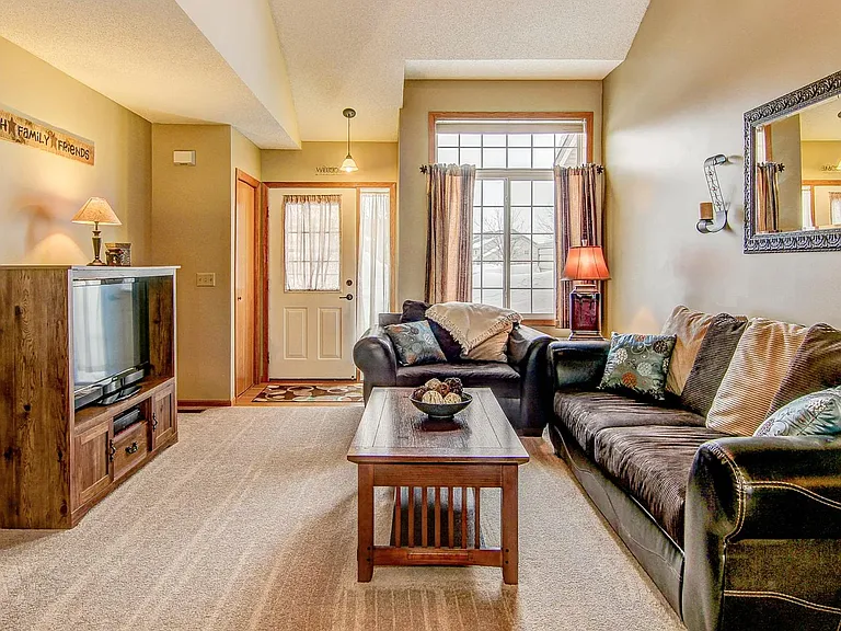 2353 Oakridge Cir — Photo 8