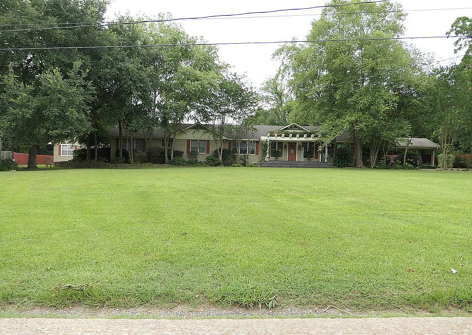 Front of main house 