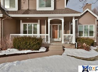 1018 Hogan Dr, Papillion, NE 68046