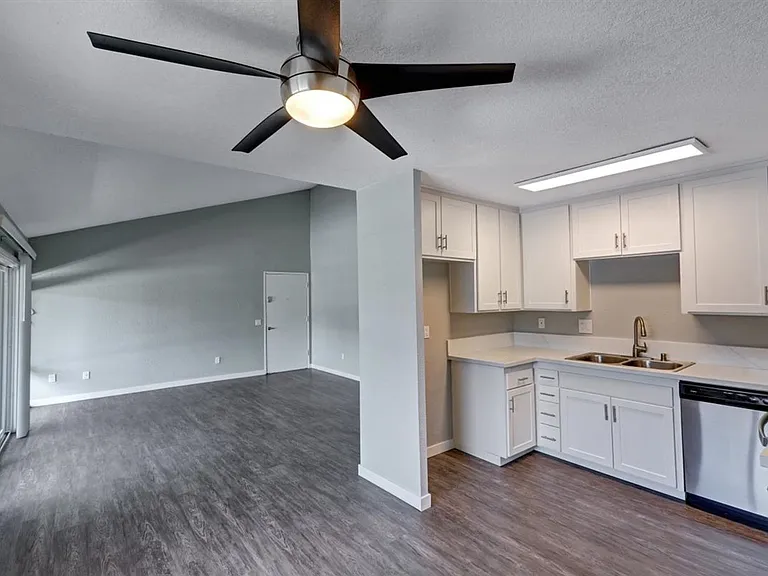 West Fifth Apartments — Photo 40