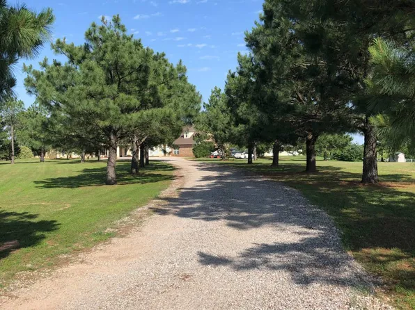 923 Dancing Rabbit Rd, Hugo, OK 74743
