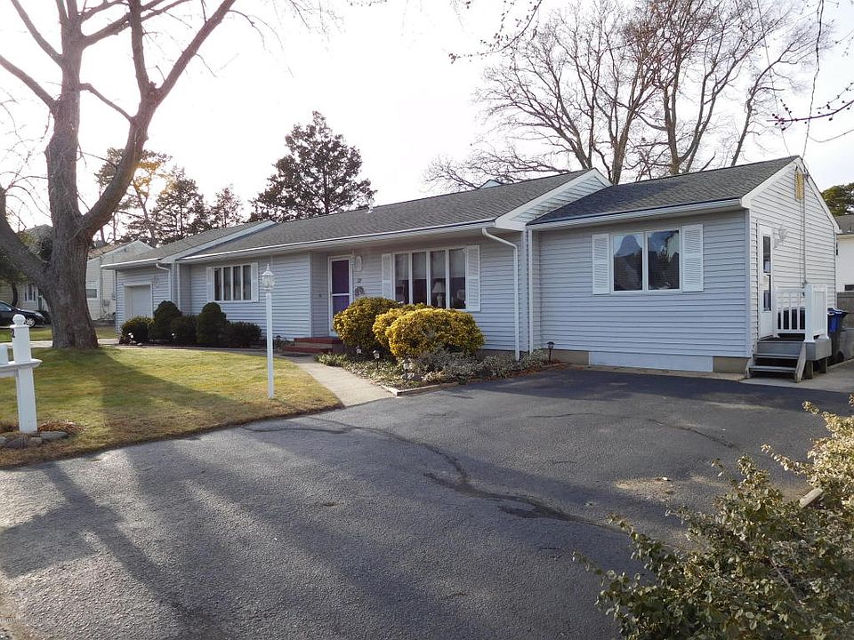 1st image of 32 Cedar Brook Dr