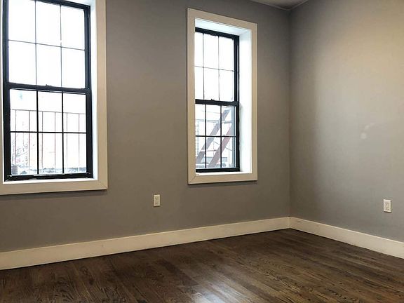 4th image of 417 Throop Ave APT A2