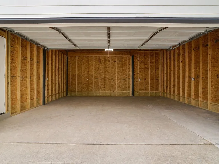 502 Louisa St — Photo 46