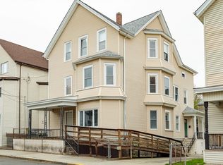 82 Snell St, Fall River, MA 02721