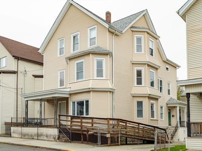 82 Snell St, Fall River, MA, 02721