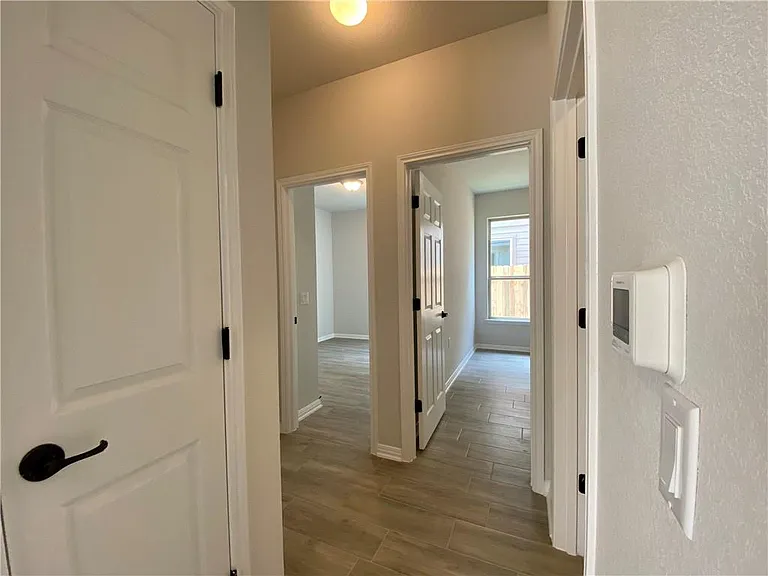 809 Falkland Trce — Photo 9