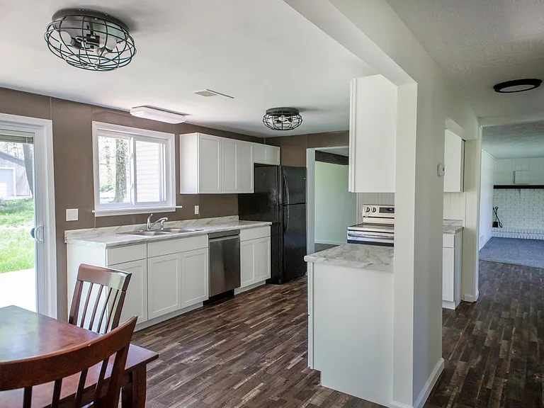 15745 Grace St — Photo 15