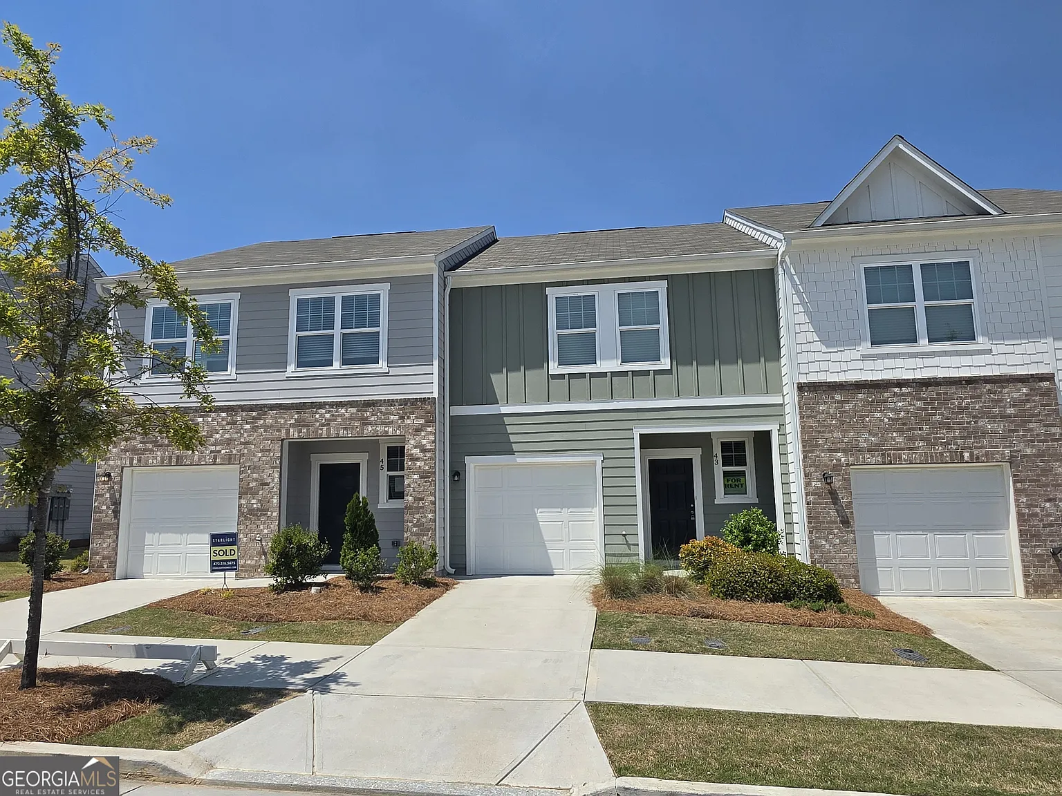 3 bed, 2.5 bath, 1400 sqft, $1,950 — Photo 1