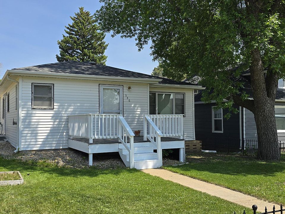 1st image of 546 4th Ave W