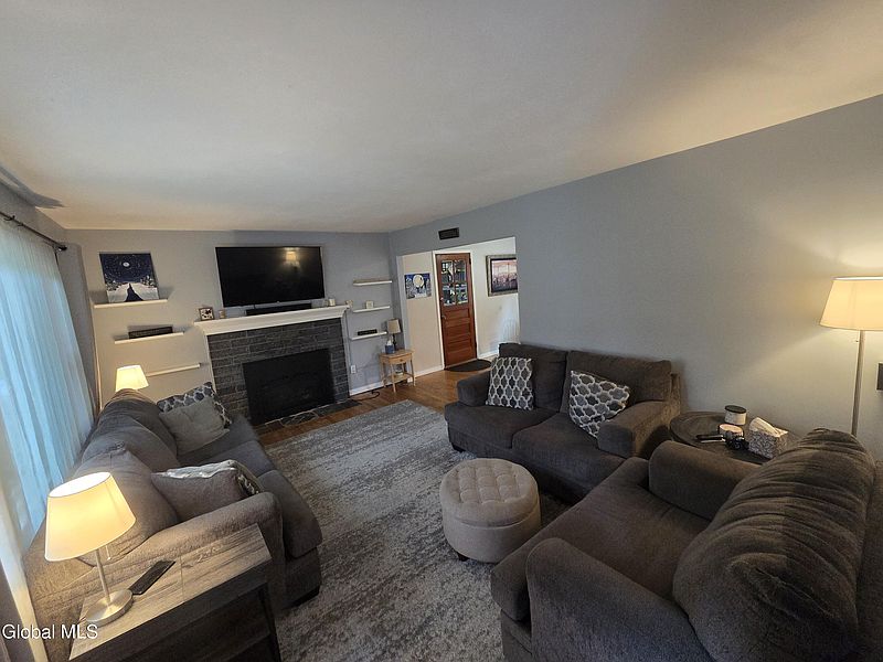 4th image of 17 Sherwood Drive