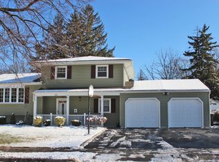 24 Renninger Rd, Metuchen, NJ 08840