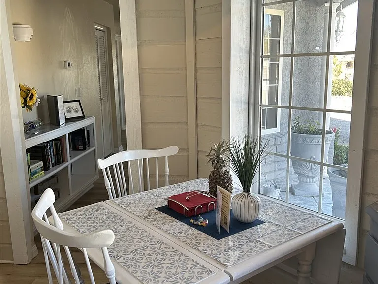 6889 Beverly Glen Ave #B — Photo 3