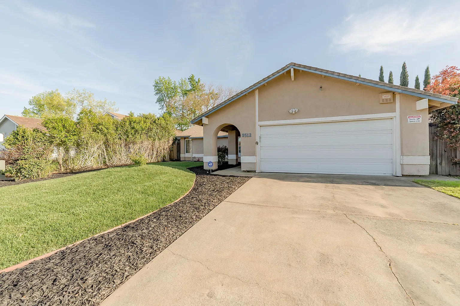 9512 Helio Dr photo 1