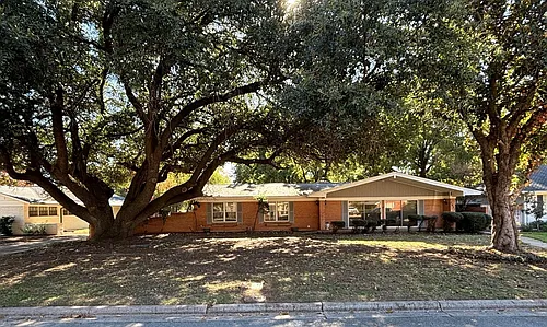 2627 Bretton Rd Photo 1