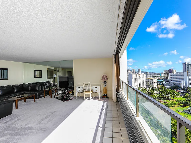 1910 Ala Moana Blvd #21B — Photo 1