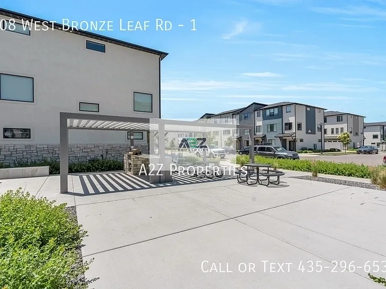 708 W Bronze Leaf Rd #1 — Photo 5