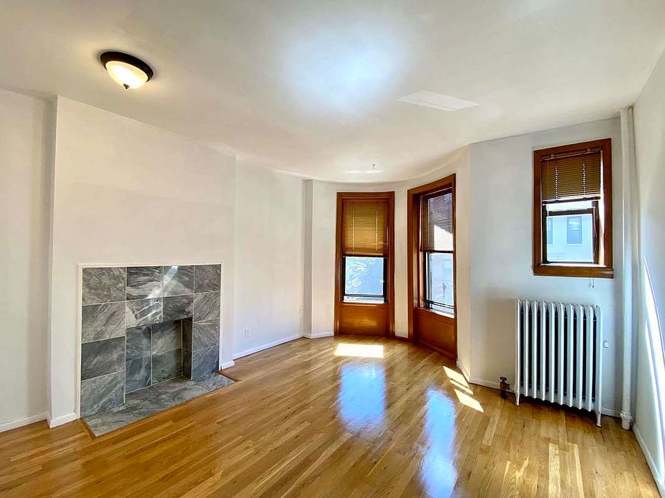 1st image of 711 Carroll St #2