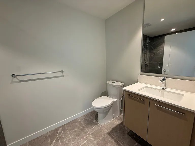 707 W 15th St #707 — Photo 29