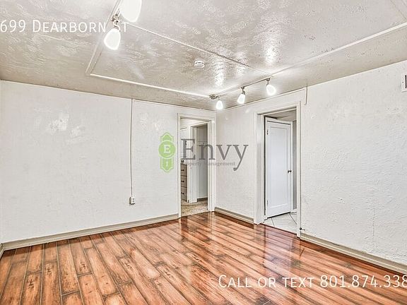 5th image of 2699 S Dearborn St