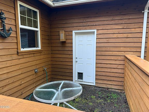 4th image of 150 SW Nesting Glade