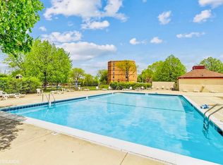 1463 Mercury Dr APT 412, Schaumburg, IL 60193