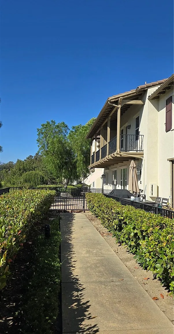 2 bed, 2.5 bath, 1619 sqft, $3,500 — Photo 4
