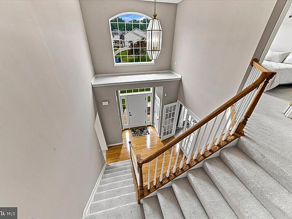 4th image of 125 Fieldstone Ct
