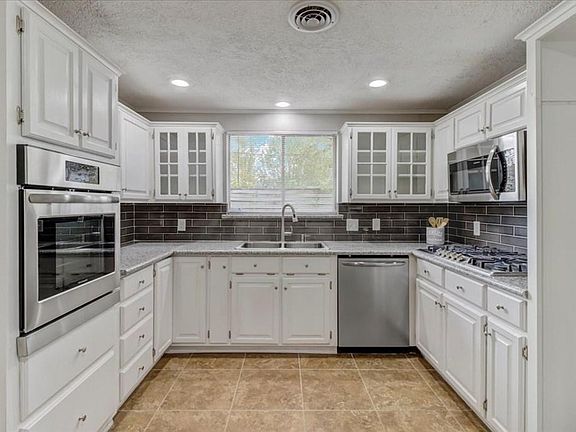 5th image of 1670 Williamsburg Ln