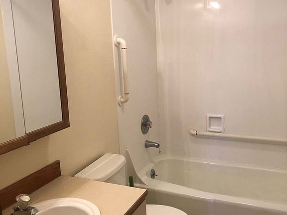 5th image of 627 N Baker Ave APT B