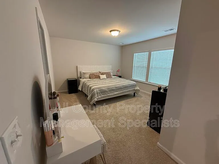 1074 Cornelia St — Photo 6