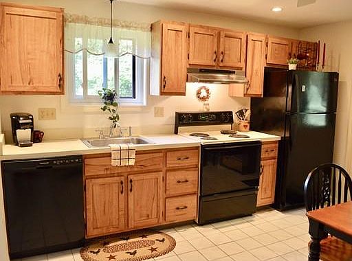 5th image of 590 Dedham St #590