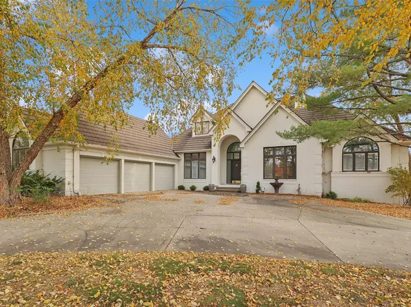 5548 Glen Oaks Point, West Des Moines, IA 50266