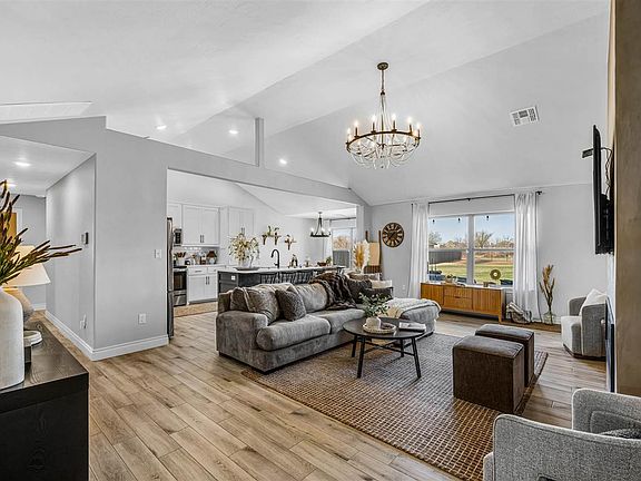 5th image of 501 NW Spring Creek Rd