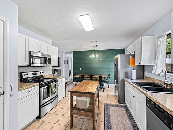 4th image of 226 NW Austin Way