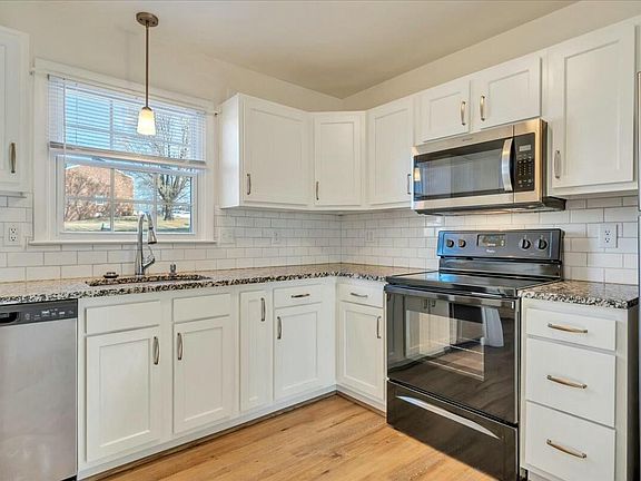 5th image of 1401 Wyndham Dr