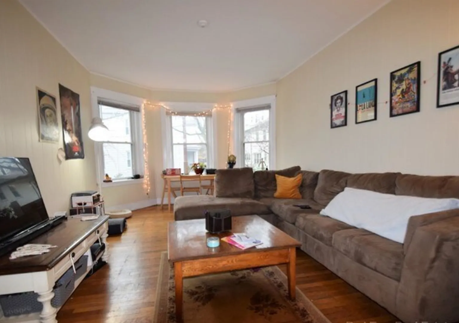 Gorgeous Brookline Apt w Heat Included and Laundry in Unit! Near BU Campus! — Photo 3