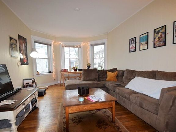3rd image of 170 Thorndike St #11