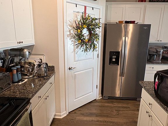 3rd image of 1404 Greenock Lane