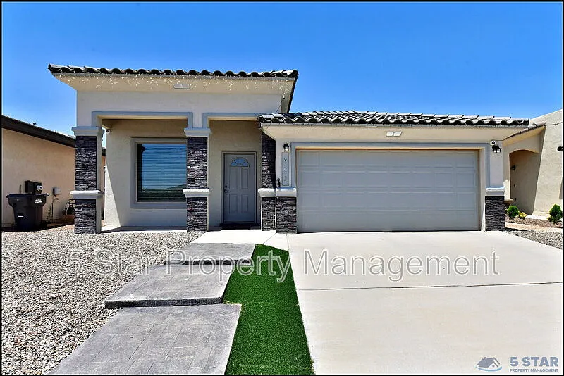 4 bed, 2.0 bath, 1438 sqft, $1,815 — Photo 3