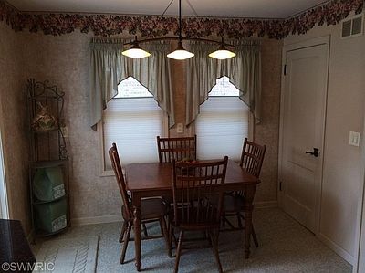 5th image of 1812 Cambridge Dr