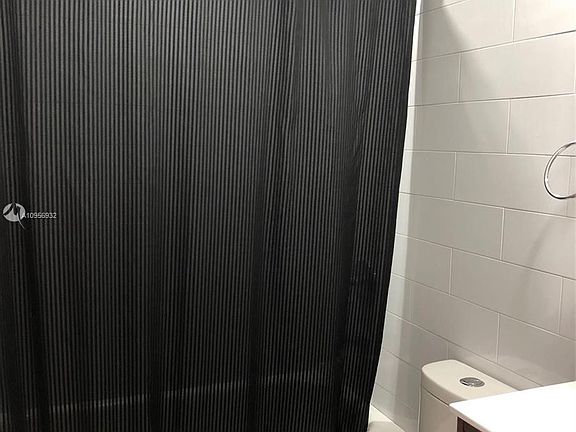 5th image of 4020 NW 1st Ave #4020