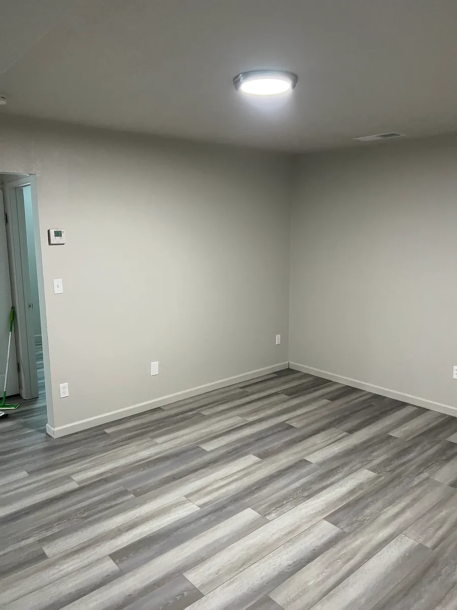 Building Photo - 424 Frontage Rd #3