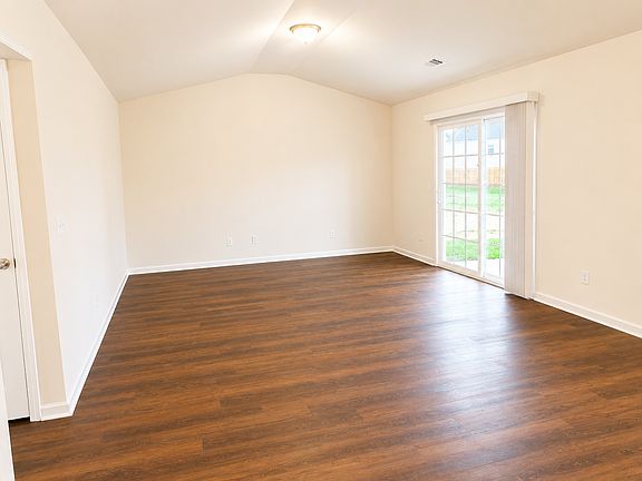 5th image of 24 Miller Park Cir