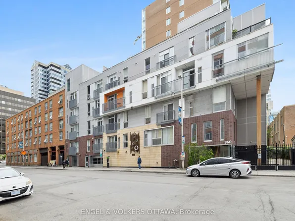 360 Cumberland St #104, Ottawa, ON K1N 0B1
