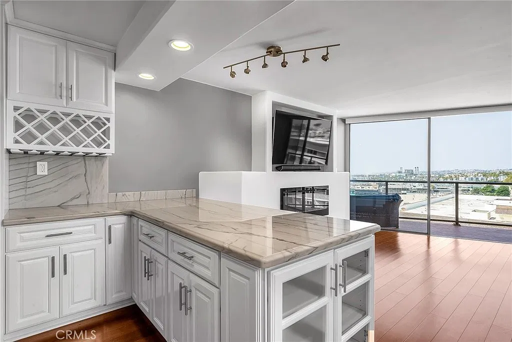 531 Esplanade — Photo 3
